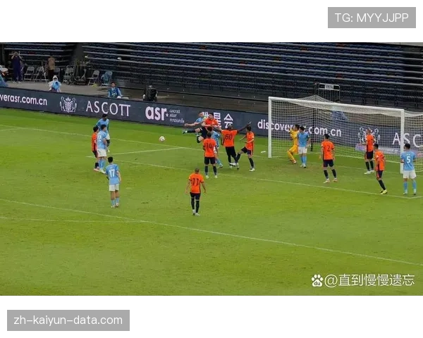 门将阻挡进攻球员，为何有时不判犯规？