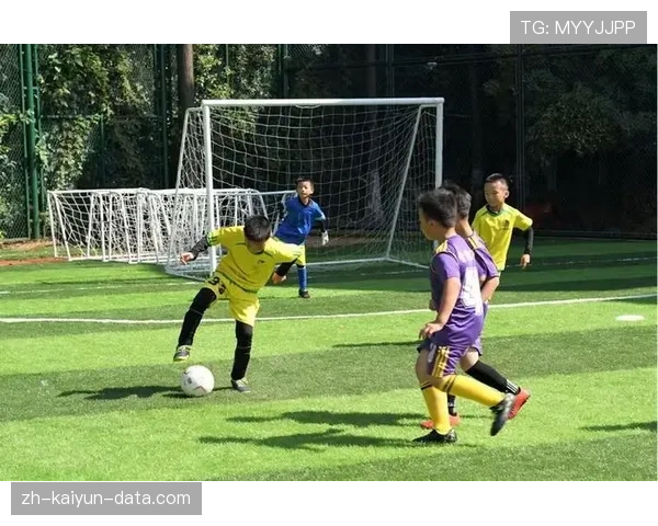 铲球规则：球先触及与危险动作的判罚逻辑